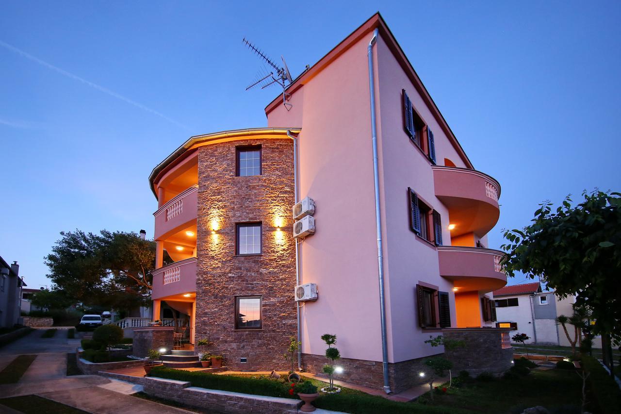 Villa Dalmatino ปาโกชตาเน ภายนอก รูปภาพ